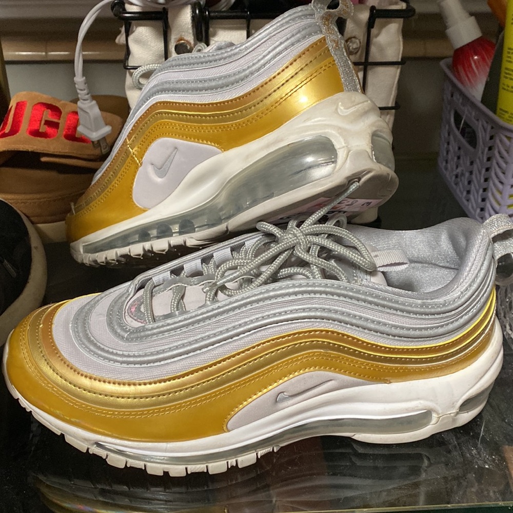 Nike AIR MAX 97 SE Vast Grey/Metallic Silver Gold Women's Sz 8.5